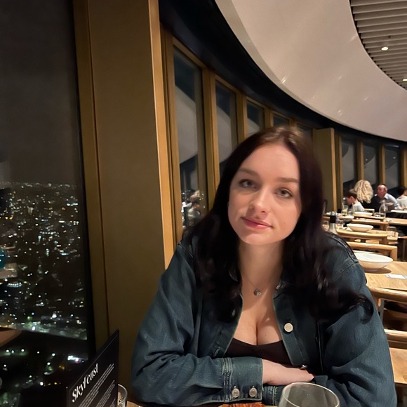 Meet your Posher, Olivia! - Picture 3 of 4